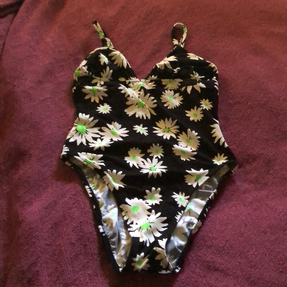 One piece swimsuit with daisies